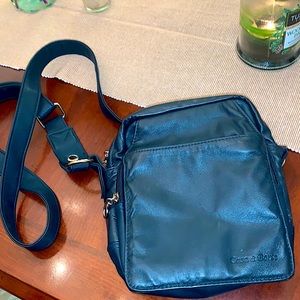 Women’s Black leather handbag. Brand Casa La Borse. Condition LIIKE NEW.